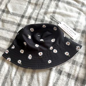 Brand new with tags reversible bucket hat daisy pattern